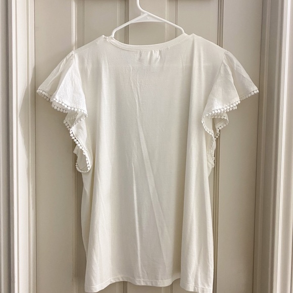 White causal but cute shirt - Picture 2 of 2